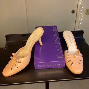 SHOE SALE: VINTAGE: Enzo Angiolini light pink mules size 6 1/2. Eyelets & bow.